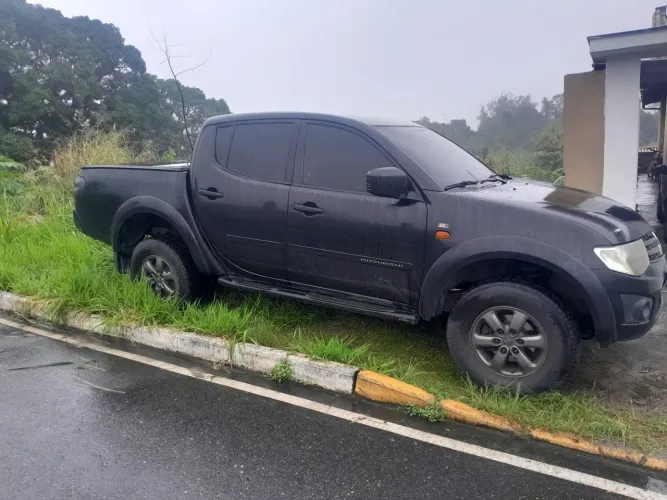 Mitsubishi L200 Triton HLS 2.4 Flex 16V CD Mec. 2013