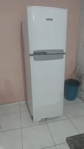 Geladeira continental 2 portas funcionando perfeitamente apenas precisa trocar a borracha