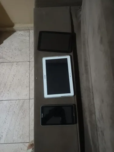 Vendo 3 Tablets - Samsung 10 pol - Motorola 8 Pol - Philco 7