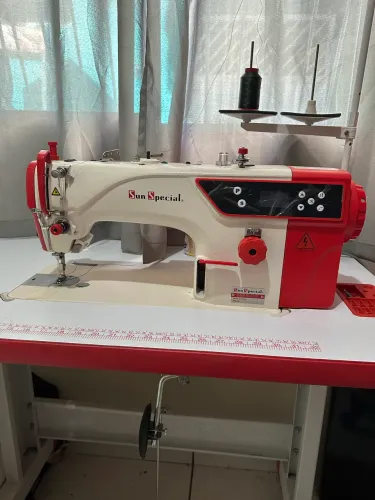 Máquina de costura industrial reta Sun Special ? SS18-DI-PR-QI Completa?
