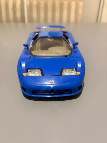 Bugatti EB110 Azul 1:18 Portas Tesoura que Abrem Motor Detalhado Colecionável