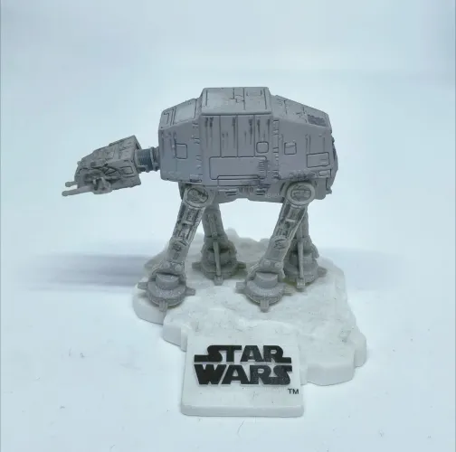 AT-AT da linha Titanium Series (Hasbro)