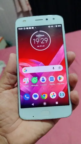 Moto z2 play funcionando perfeitamente leia. 