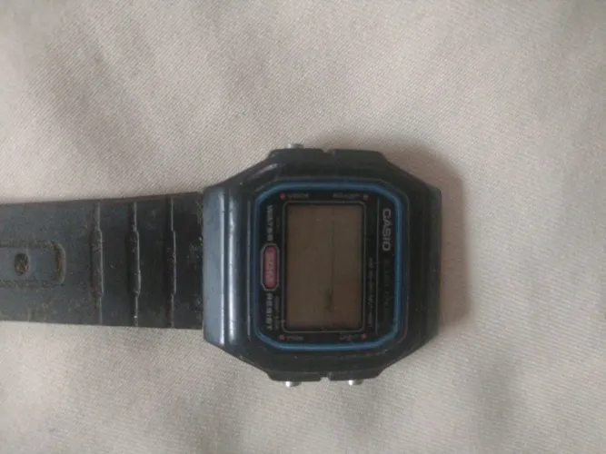 Relógio Cássio sem bateria e sem pulseira 