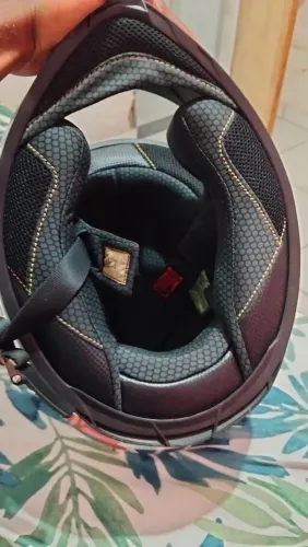 Capacete helt semi novo