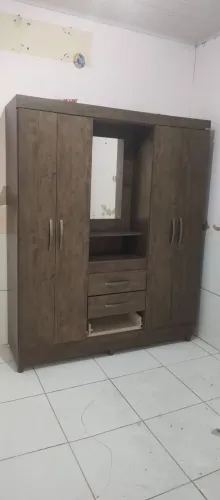 Vendo 2 Guarda roupa um 500 reais o outro 300 . Não entrego e tem que desmontar ..