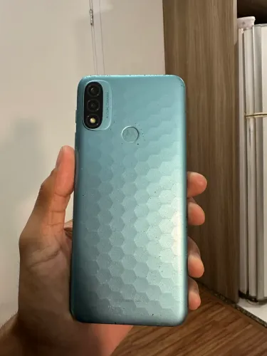 Celular Moto E20 usado em boas condições