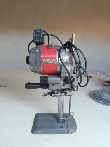 Vendo máquina de corte Singer toda revisada