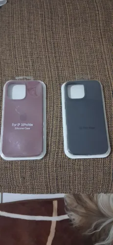 Vende-se duas capa caise iPhone 16 pro max