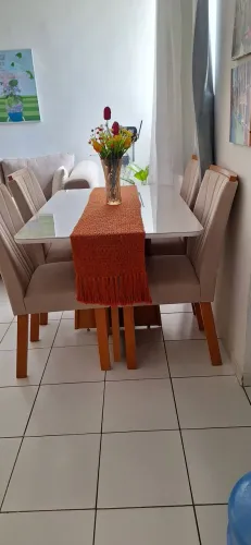 mesa de jantar com 4 cadeiras