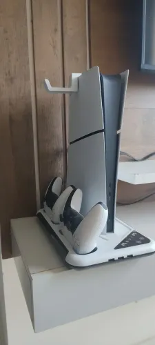 PS5 Slim com 02 controles e Base Carregadora