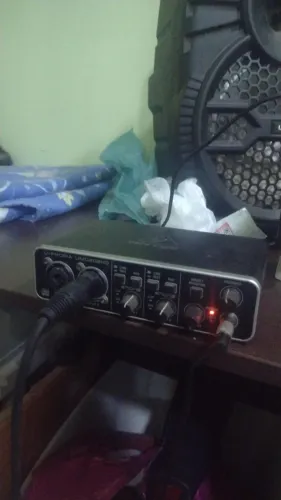 Interface de áudio Behringer UMC202HD