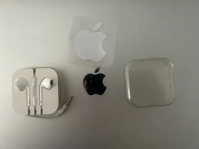 Fone de Ouvido original Apple EarPods com Fio por apenas R$ 150