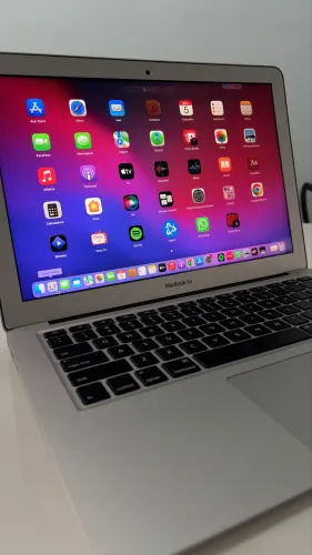MacBook Air 13" 2017 - Intel Core i5 | macOS Monterey