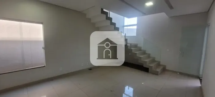 Casa sobrado para locação no bairro Laranjeiras