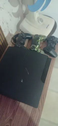 PS3 EM BOM ESTADO FUNCIONANDO TUDO .JA TEM VAIROS JOGOS GRAVANDO NELE
