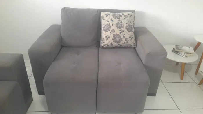 Sofa retrátil 2 lugar usado.