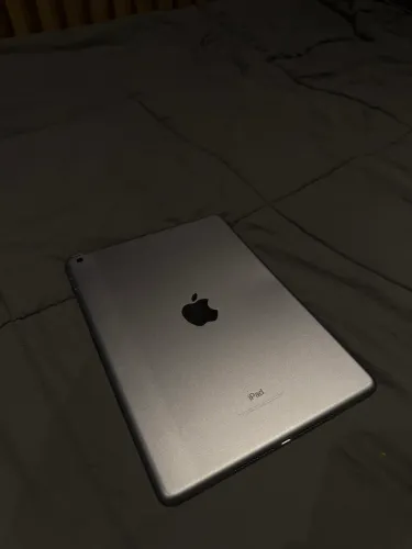 IPAD 5ª GERAÇÃO (A1822) - MUITO CONSERVADO