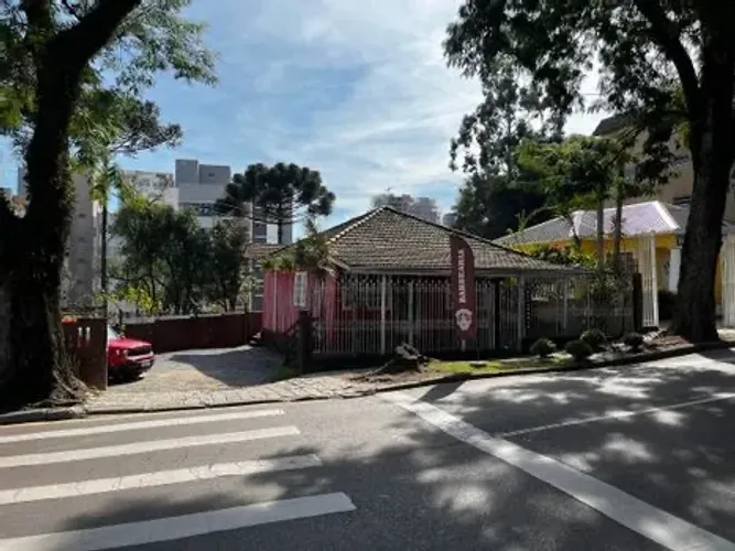 Terreno Comercial no Bacacheri | 236m² | Já Alugado | Renda Imediata