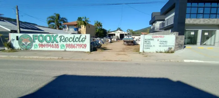 Vendo terreno comercial na rua monte cambirela na praia de fora.