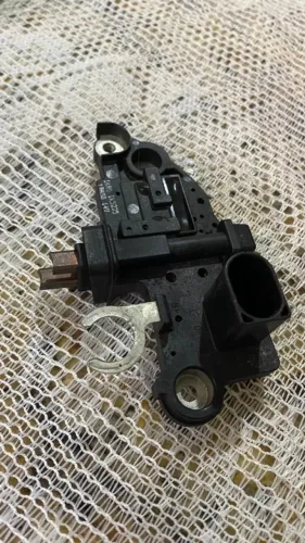 Regulador de voltagem de alternador Honda Fit 06/07 Original. (precisa trocar escova)
