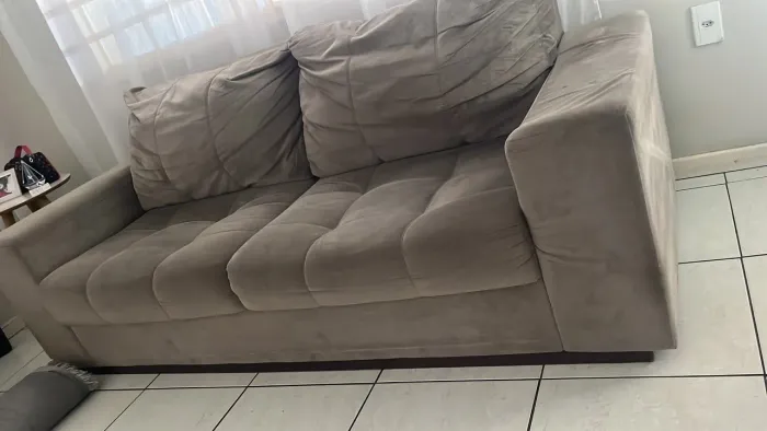 Sofá suéter 3 lugares, em bom estado
