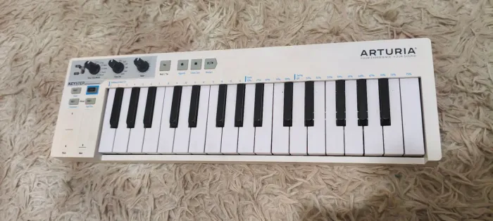 Teclado MiDI Arturia