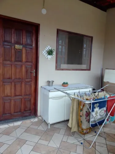 Alugo Casa de 2 Quartos em Vila