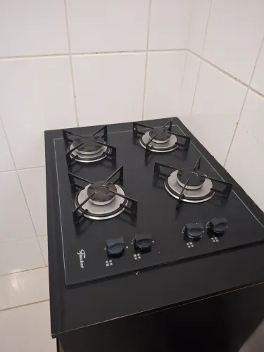 Vendo cooktop 4 bocas,brinde armário pra cooktop