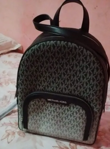 Mochila Michael Kors Jaycee - Elegância e Versatilidade em Cada Detalhe!
