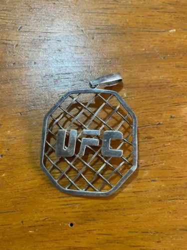 PINGENTE DE PRATA UFC
