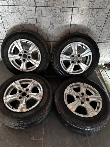Jogo de Rodas de Liga Leve Aro 14 Originais Fiat (4 Furos) com Pneus