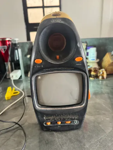 Rádio com tv e lanterna