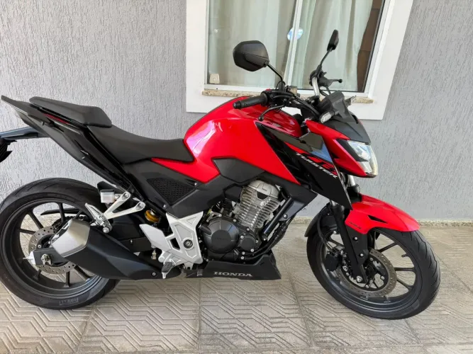 Honda CB300 Twister - Moto de Garagem
