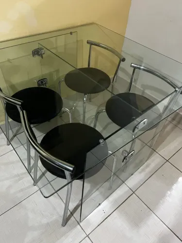Mesa com cadeiras