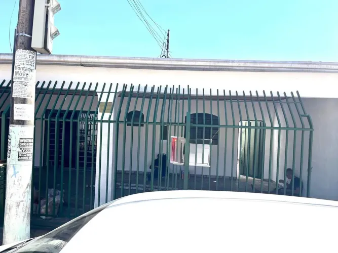 CASA PÚBLICA TÉRREA, 5 QUARTOS 1 SUÍTE, ÁREA FUNDO/FRENTE, OU PONTO COMERCIAL COOPHAMIL