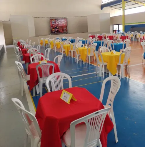 Aluguel de mesa e cadeiras