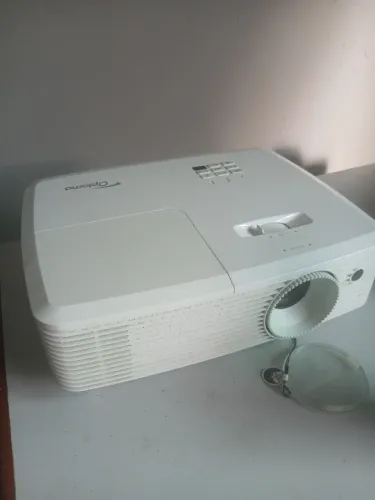 Projetor de vídeo Full HD da marca Optoma