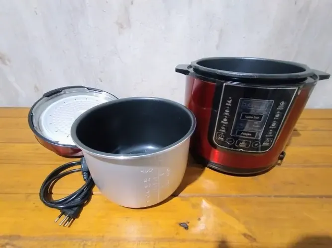 Panela De Pressão Eletrica - Muito bem conservada
