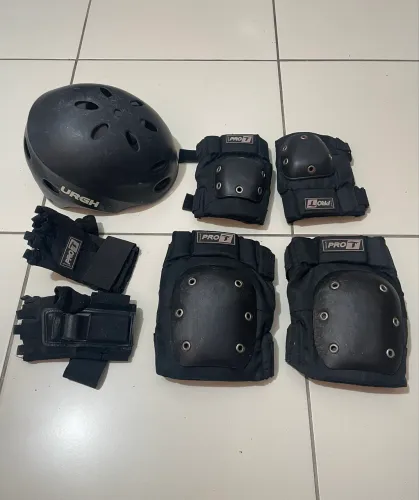     Kit completo de proteção para skate/patins  Traxart + capacete Urgh
