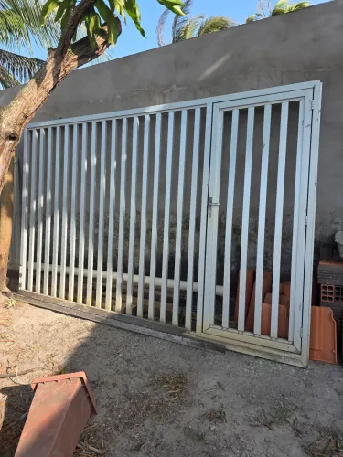 Portão de alumínio fosco