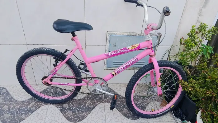 Bicicleta aro 20 pra menina de 6 a 9 anos completa está toda boa