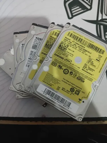 Vendo 5 HDDs 1TB, aceito propostas e vendo separado tambem