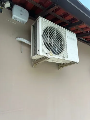 Ar condicionado eletrolux gelando 