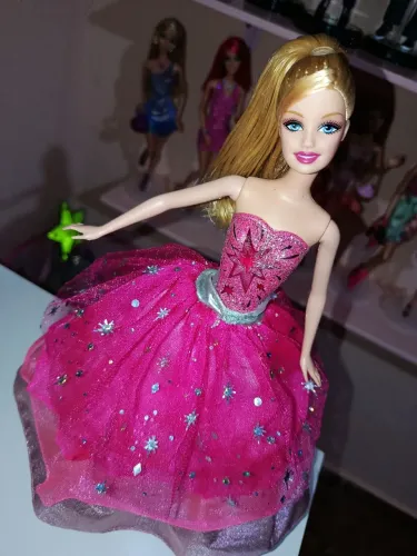 Boneca Barbie Moda e Magia