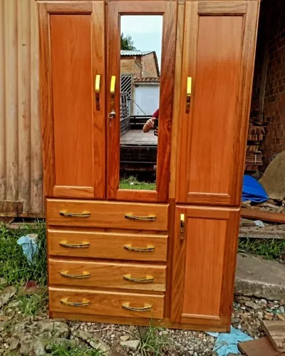 Guarda roupa de solteiro - madeira jatobá 3 portas 4 gavetas disponível