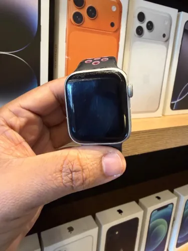 Apple Watch series 4 tamanho 40 ( marcas uso 70% saude )