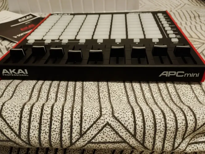 AKAI mini MK2 (nunca usado)