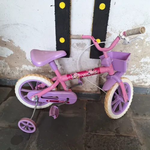 Bicicleta Minnie infantil 3 anos. Excelente estado