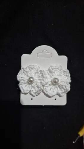 Brincos de crochê flor com pérola